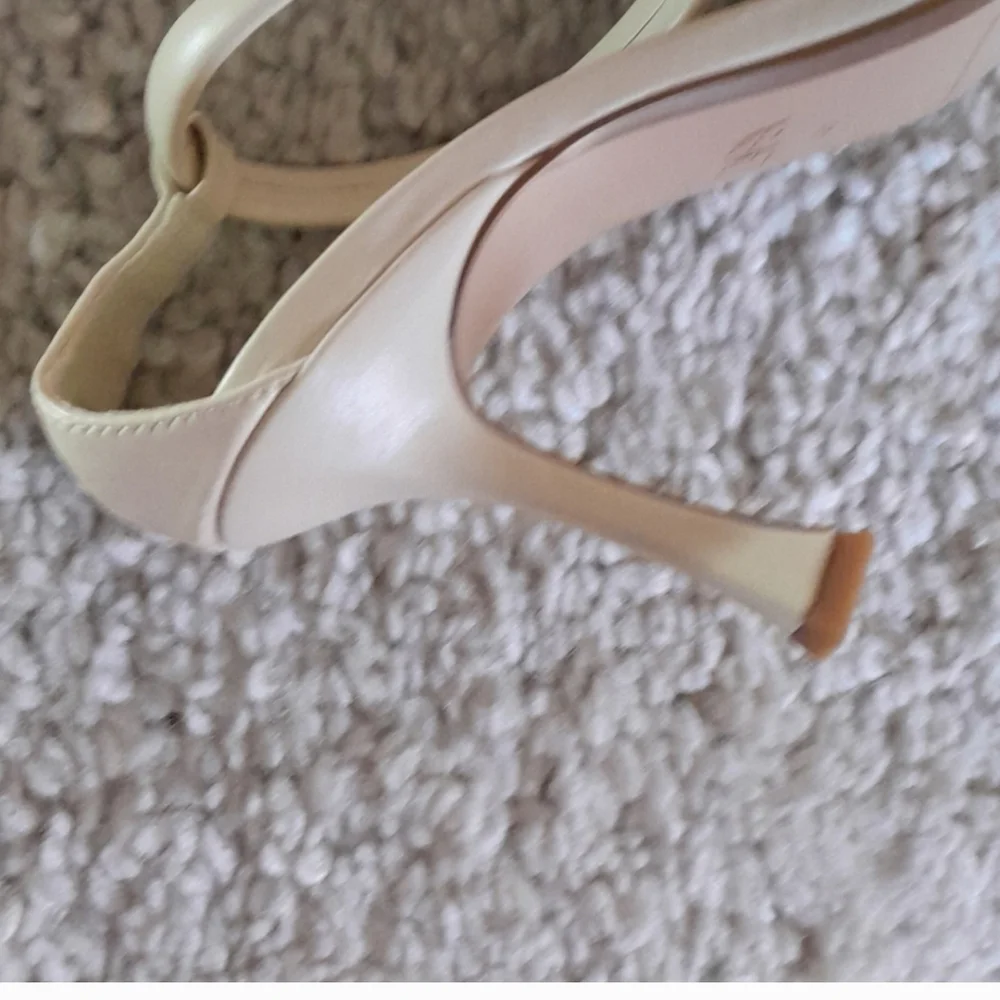 ZARA CREAM PUMPS Size 9 - Picture 7 of 14
